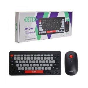 ست کیبورد و موس بی سیم DETEX DK-704 در نمای روبرو به همراه جعبه بسته‌بندی با طراحی مشکی و کلیدهای خاکستری و قرمز